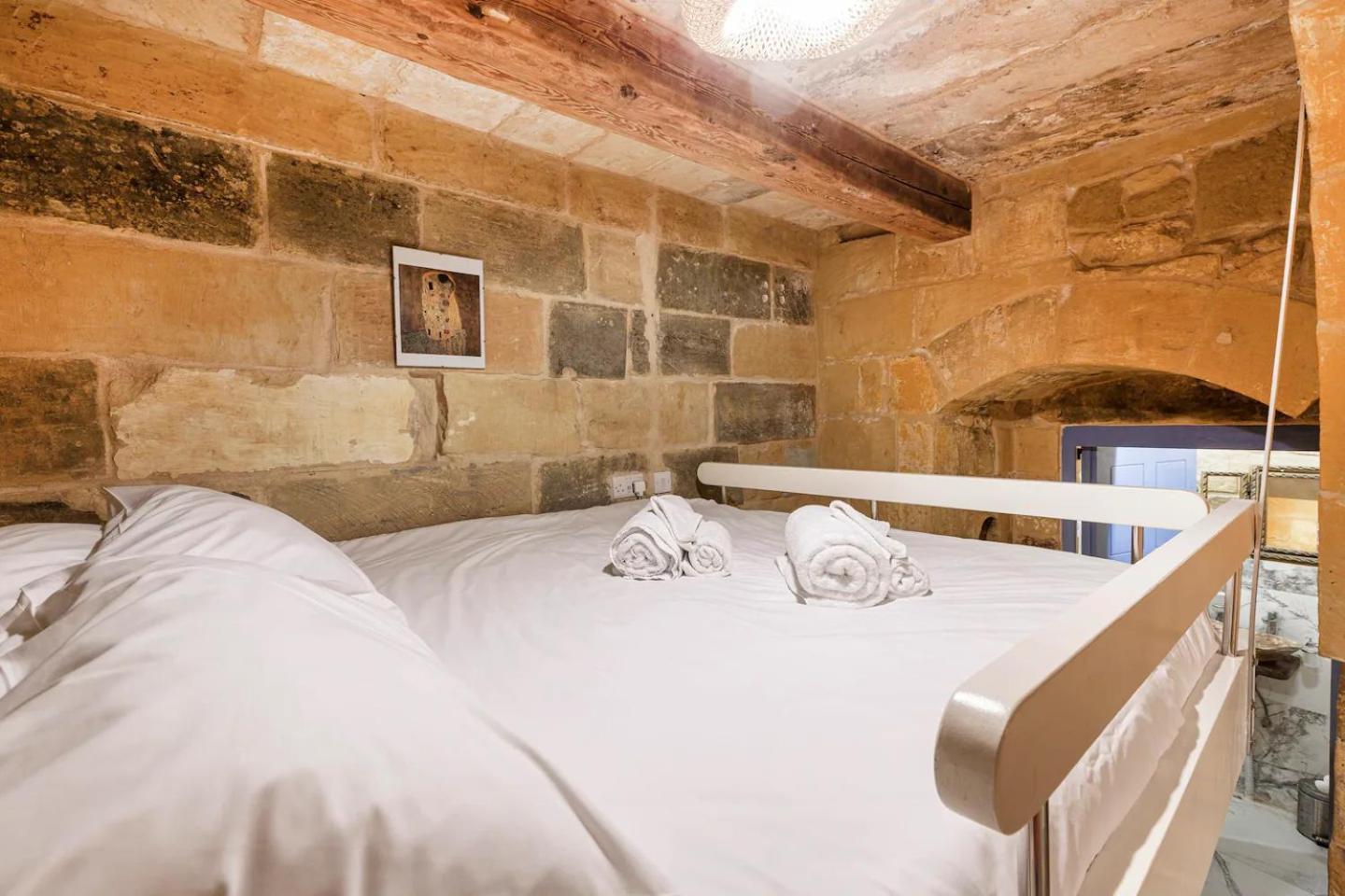 Historic Hideaways - 900 Year Old Converted Studios Victoria Eksteriør billede
