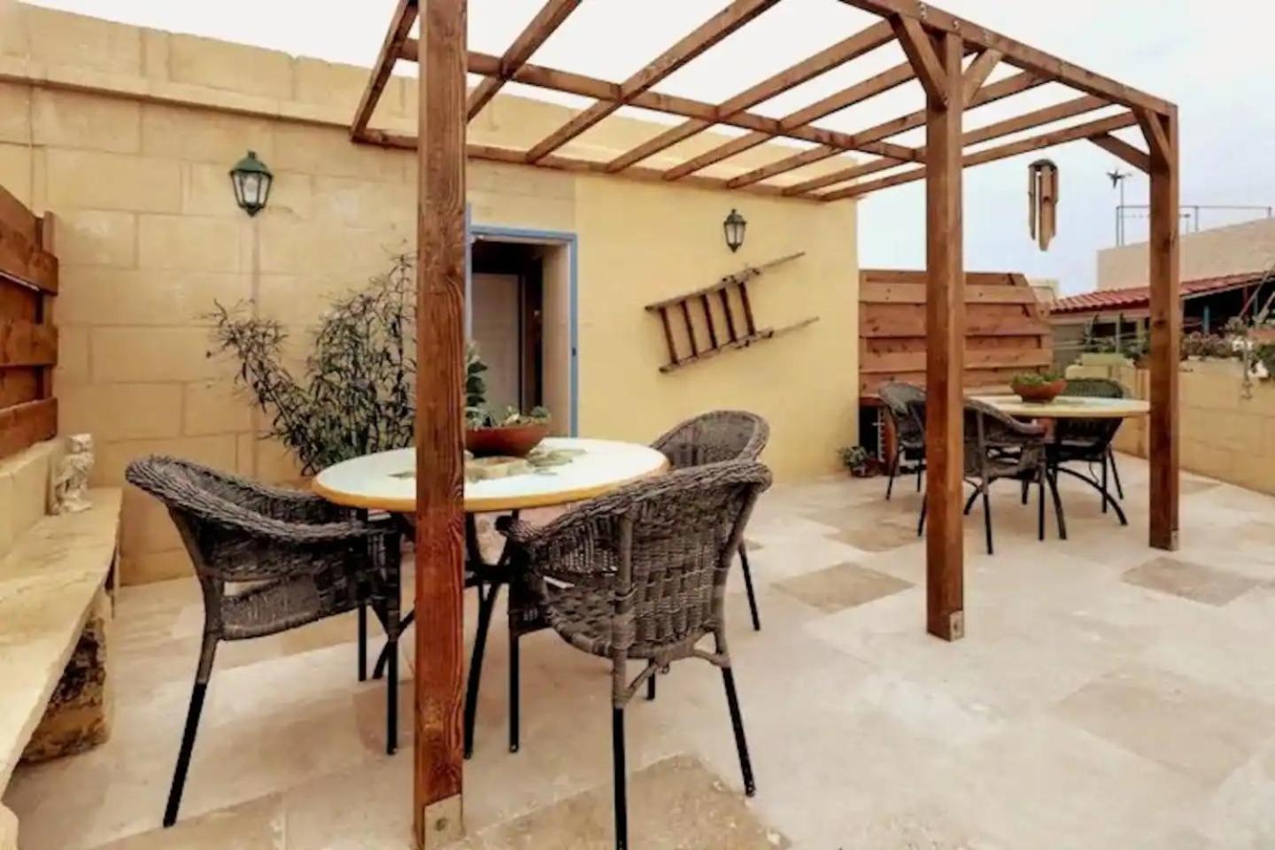 Historic Hideaways - 900 Year Old Converted Studios Victoria Eksteriør billede