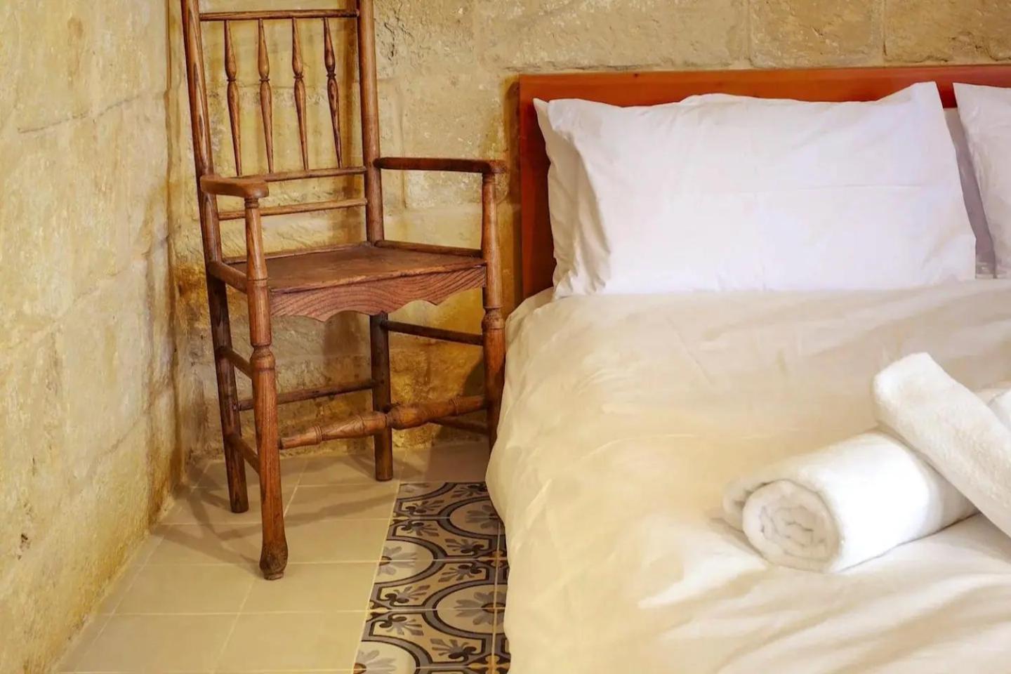 Historic Hideaways - 900 Year Old Converted Studios Victoria Eksteriør billede