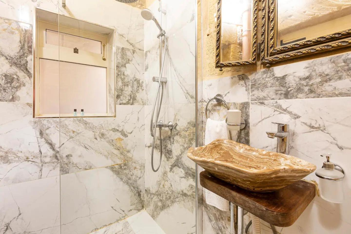 Historic Hideaways - 900 Year Old Converted Studios Victoria Eksteriør billede