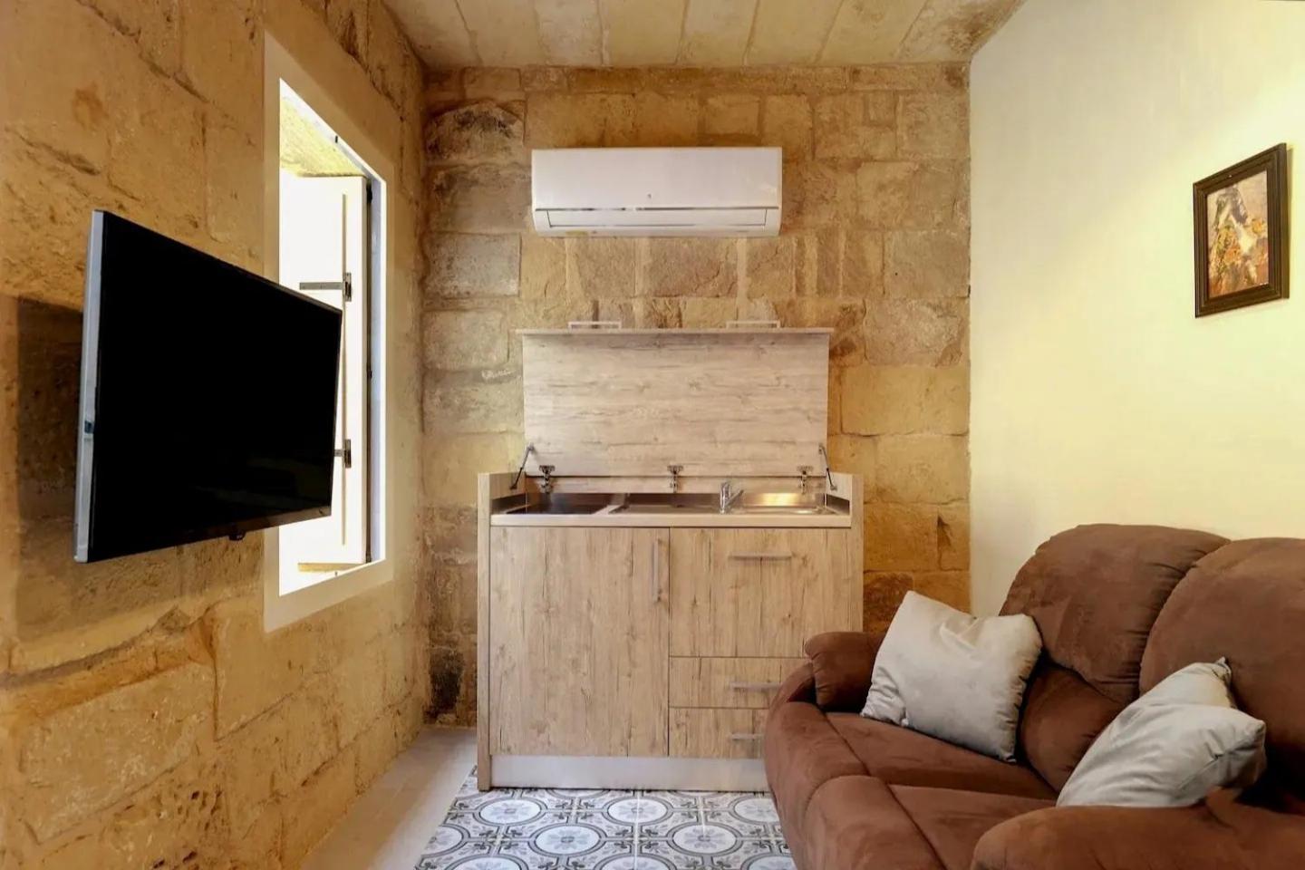 Historic Hideaways - 900 Year Old Converted Studios Victoria Eksteriør billede