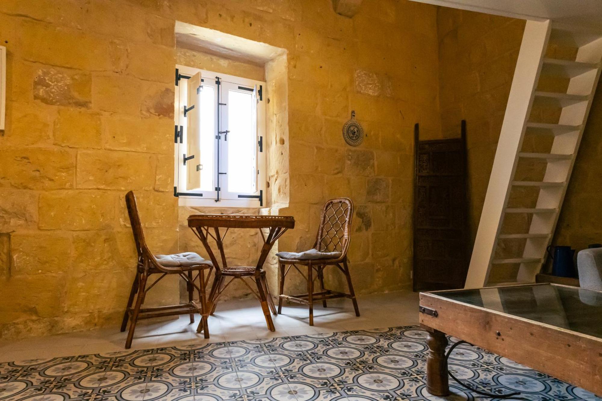 Historic Hideaways - 900 Year Old Converted Studios Victoria Eksteriør billede