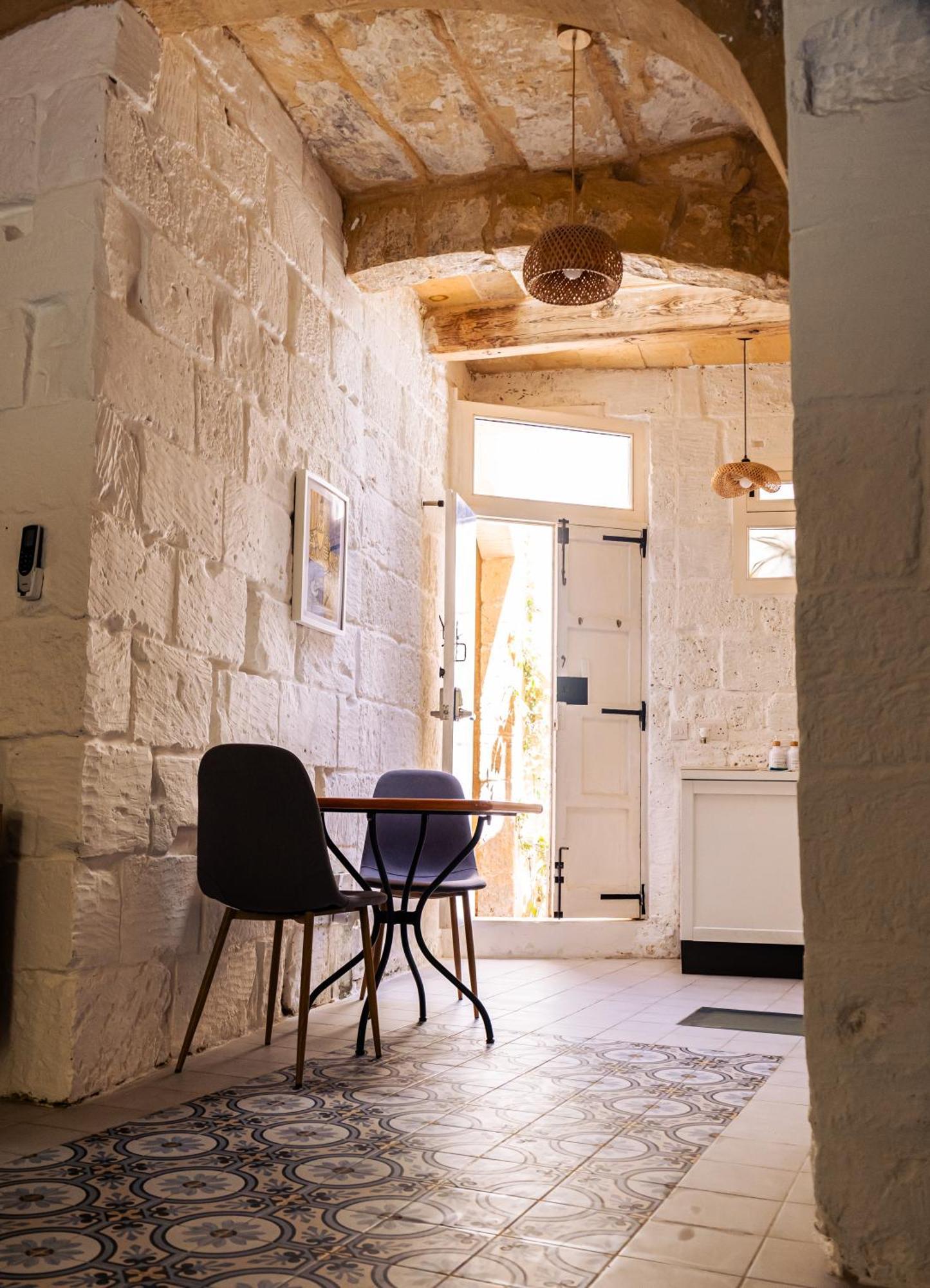 Historic Hideaways - 900 Year Old Converted Studios Victoria Eksteriør billede