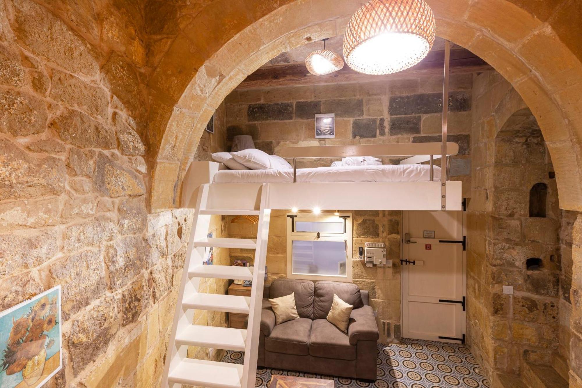 Historic Hideaways - 900 Year Old Converted Studios Victoria Eksteriør billede